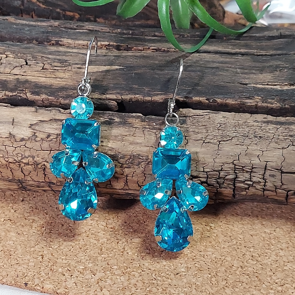 E897 2" Blue Geoshaped Crystal Drop Earrings - Picture 10 of 10